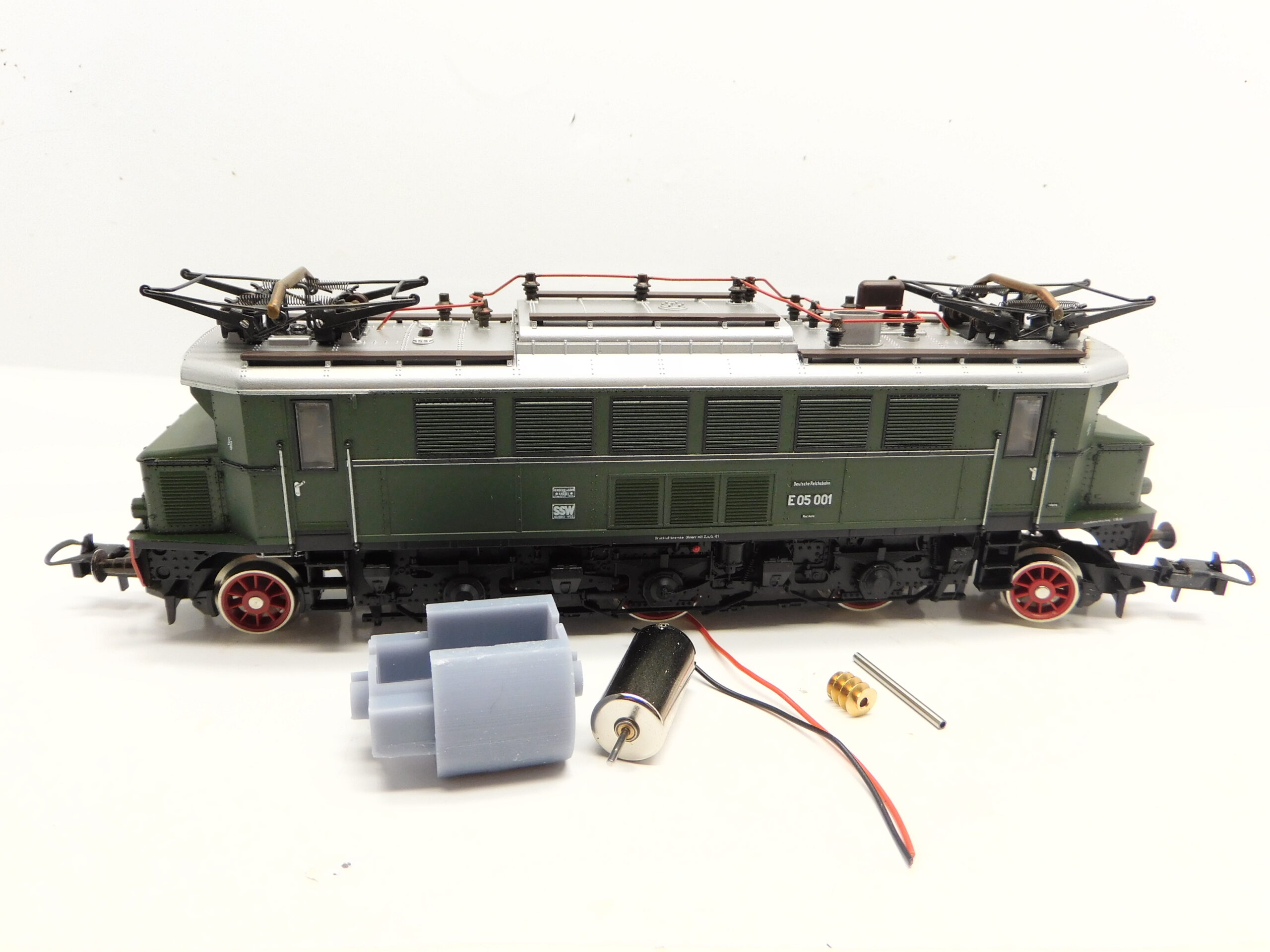 Trix H0 DRG E 05, DB BR 92