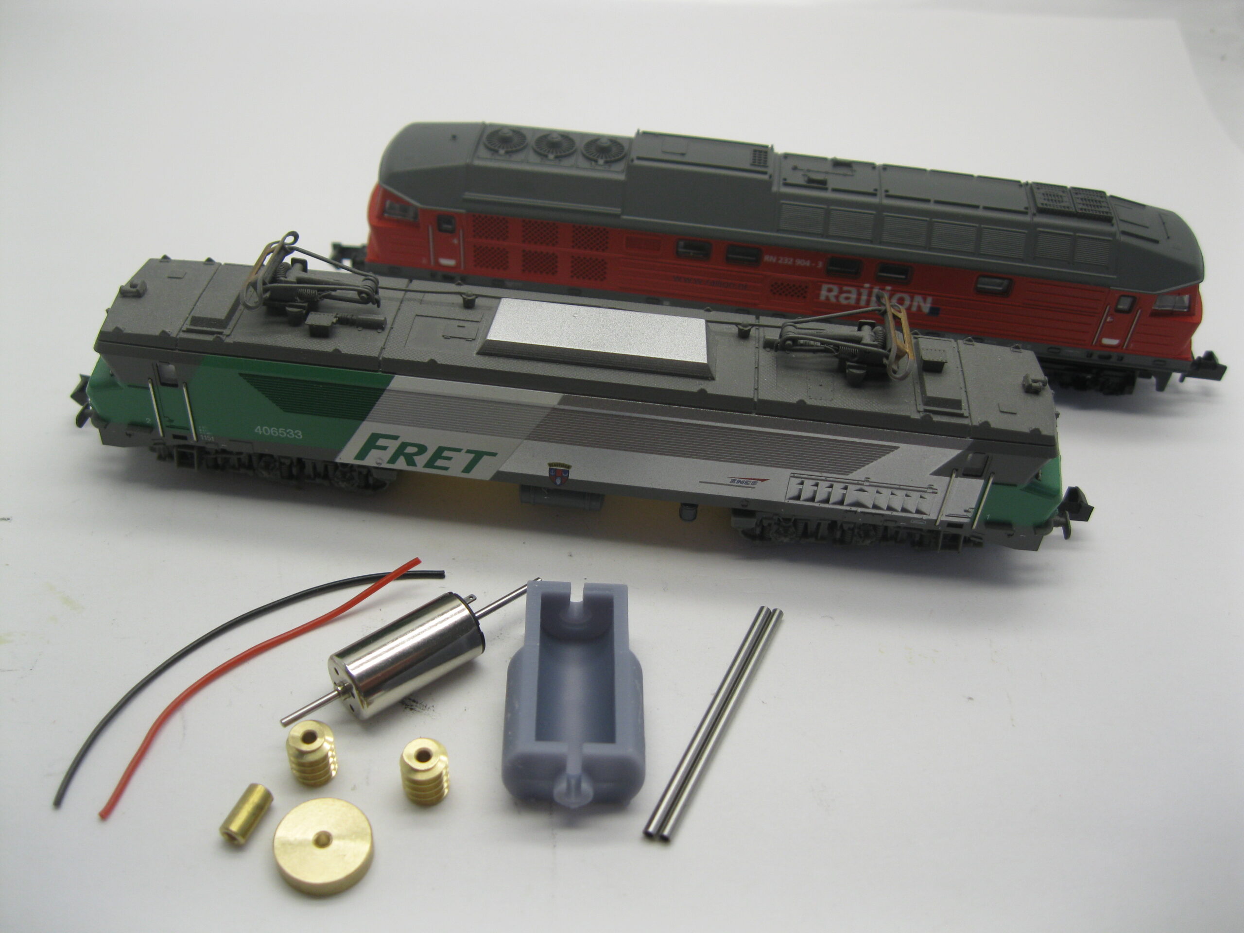 Minitrix DR BR 132, BR 142, BR 234, DB NS BR 232, SNCF CC 6500, CC 72000
with flywheel. & Dig interface