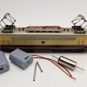 Minitrix E 03 mit zwei Motoren